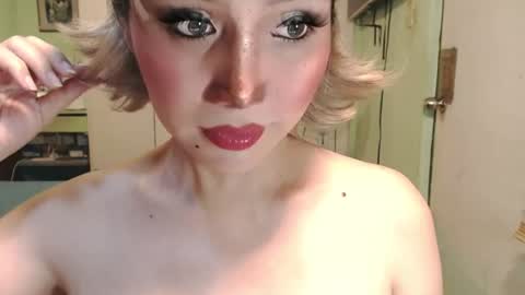 Snapshot of deliciosats chatting on 06-22-26, 03:25 Mercedes online show from 06-22-26, 03:25