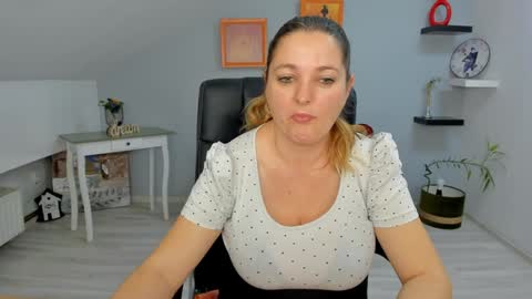 DeliciousLolly online show from 12-18-24, 07:58