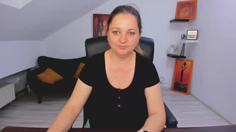 Snapshot of deliciouslolly chatting on 05-11-26, 03:23 DeliciousLolly online show from 05-11-26, 03:23