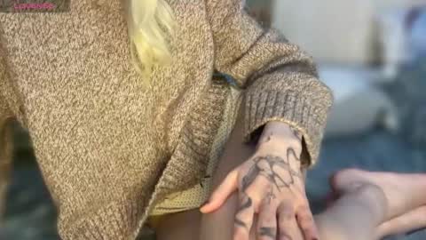 Della online show from 02-05-26, 02:54