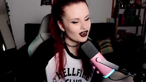 dellacrush_ online show from 11-30-25, 06:12