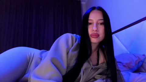 delly_love online show from 10-30-25, 09:04