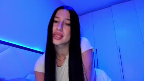 Snapshot of delly_love chatting on 06-15-26, 08:33 delly_love online show from 06-15-26, 08:33
