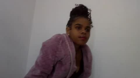 Snapshot of delphineee chatting on 06-27-26, 12:22 delphine online show from 06-27-26, 12:22