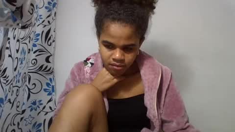 Snapshot of delphineee chatting on 07-11-26, 07:22 delphine online show from 07-11-26, 07:22
