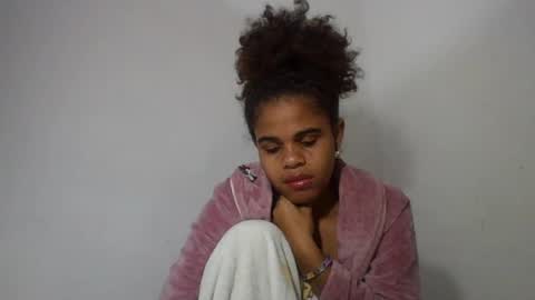 Snapshot of delphineee chatting on 07-12-26, 09:33 delphine online show from 07-12-26, 09:33