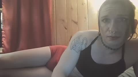 Snapshot of demelzabehr chatting on 12-16-24, 07:15 Frankie online show from 12-16-24, 07:15