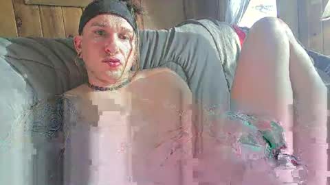 Snapshot of demelzabehr chatting on 03-02-25, 08:18 Frankie online show from 03-02-25, 08:18