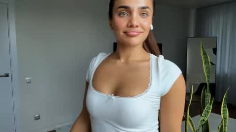 Snapshot of demetricekorf chatting on 05-13-26, 09:28 Anna online show from 05-13-26, 09:28