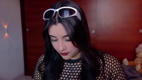 Snapshot of demony_smoker chatting on 06-11-26, 08:29 Sharon online show from 06-11-26, 08:29