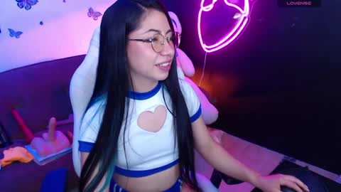 Snapshot of demyanderson_ chatting on 12-12-24, 04:37 Demy online show from 12-12-24, 04:37