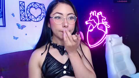 Snapshot of demyanderson_ chatting on 02-21-25, 11:32 Demy online show from 02-21-25, 11:32