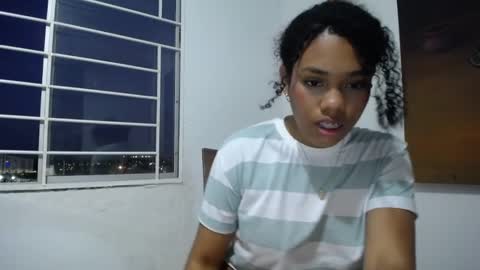 Snapshot of dena_k_ chatting on 01-01-25, 10:54 Dena k s online show from 01-01-25, 10:54