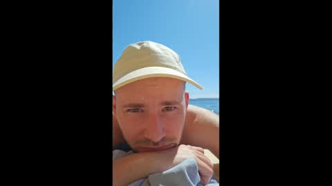 Snapshot of denboyxx chatting on 04-05-26, 12:35 Den online show from 04-05-26, 12:35