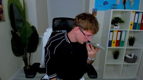 Dennis online show from 11-24-25, 03:34