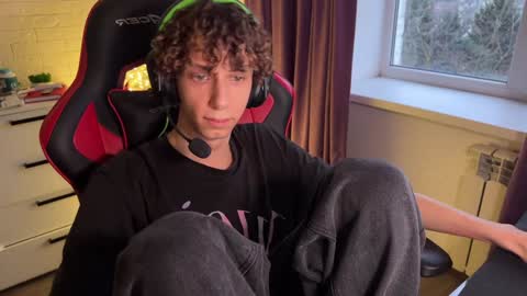 Snapshot of denobluora chatting on 12-17-24, 01:27 Jasper online show from 12-17-24, 01:27