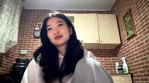 Snapshot of denysebernacchi chatting on 02-09-26, 02:10 Emma online show from 02-09-26, 02:10