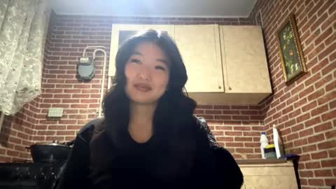 Snapshot of denysebernacchi chatting on 02-12-26, 02:12 Emma online show from 02-12-26, 02:12