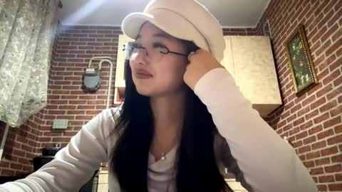 Snapshot of denysebernacchi chatting on 02-17-26, 03:40 Emma online show from 02-17-26, 03:40