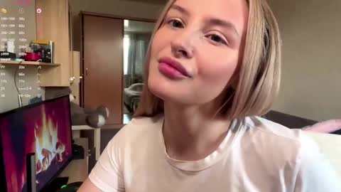 Vi  Victoria online show from 11-22-25, 11:42