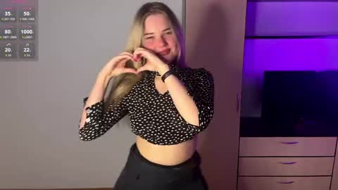 Luna online show from 04-15-26, 04:47