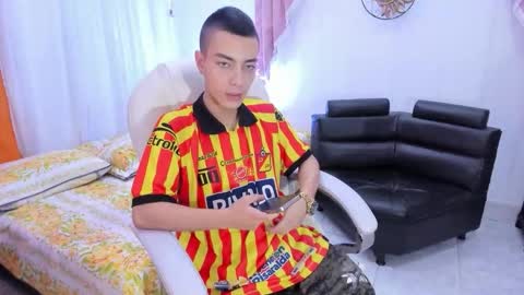 Dereck Boy online show from 10-21-25, 08:20