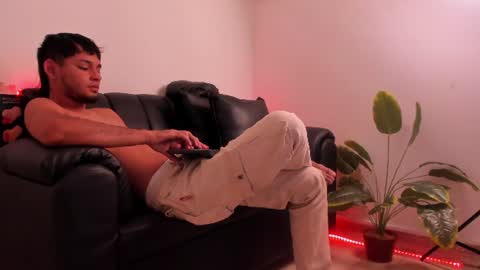 dereck_g online show from 06-11-26, 08:51