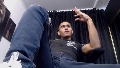 Snapshot of derek_storm_ chatting on 10-04-25, 03:04 D E R E K online show from 10-04-25, 03:04