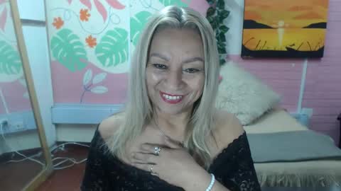 Snapshot of desire_latin chatting on 04-28-26, 03:39 VALERIA online show from 04-28-26, 03:39