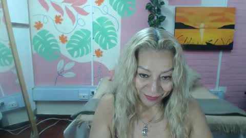 Snapshot of desire_latin chatting on 05-04-26, 04:03 VALERIA online show from 05-04-26, 04:03