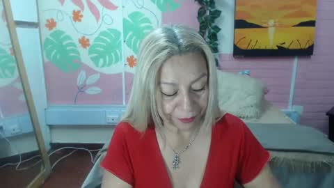 Snapshot of desire_latin chatting on 05-13-26, 09:11 VALERIA online show from 05-13-26, 09:11