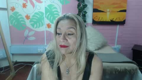 Snapshot of desire_latin chatting on 05-20-26, 04:02 VALERIA online show from 05-20-26, 04:02