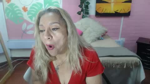 Snapshot of desire_latin chatting on 05-22-26, 04:12 VALERIA online show from 05-22-26, 04:12