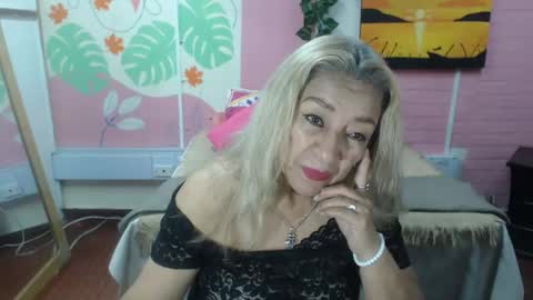 Snapshot of desire_latin chatting on 05-25-26, 03:29 VALERIA online show from 05-25-26, 03:29