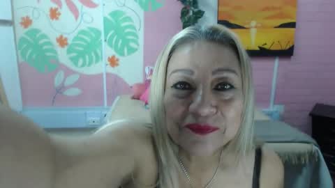 Snapshot of desire_latin chatting on 05-29-26, 03:43 VALERIA online show from 05-29-26, 03:43