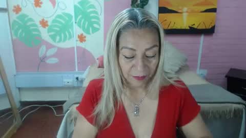 Snapshot of desire_latin chatting on 06-09-26, 03:23 VALERIA online show from 06-09-26, 03:23