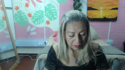 Snapshot of desire_latin chatting on 06-15-26, 03:47 VALERIA online show from 06-15-26, 03:47