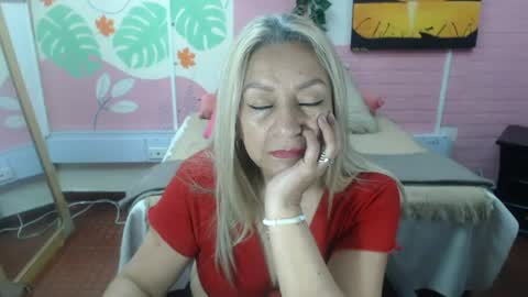 Snapshot of desire_latin chatting on 06-16-26, 05:15 VALERIA online show from 06-16-26, 05:15