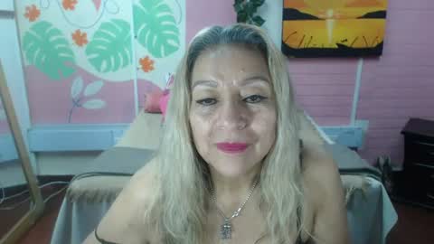 Snapshot of desire_latin chatting on 06-18-26, 08:35 VALERIA online show from 06-18-26, 08:35