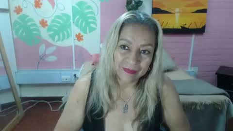 Snapshot of desire_latin chatting on 06-19-26, 03:49 VALERIA online show from 06-19-26, 03:49