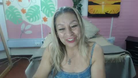 Snapshot of desire_latin chatting on 06-24-26, 04:28 VALERIA online show from 06-24-26, 04:28