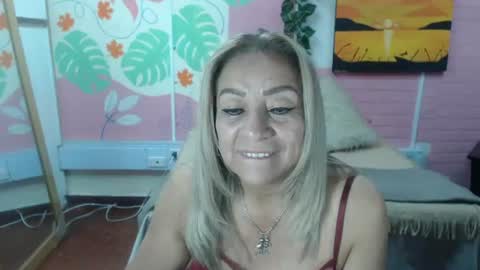 Snapshot of desire_latin chatting on 07-13-26, 04:43 VALERIA online show from 07-13-26, 04:43