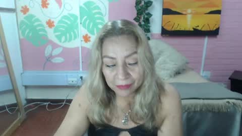 Snapshot of desire_latin chatting on 07-20-26, 04:53 VALERIA online show from 07-20-26, 04:53