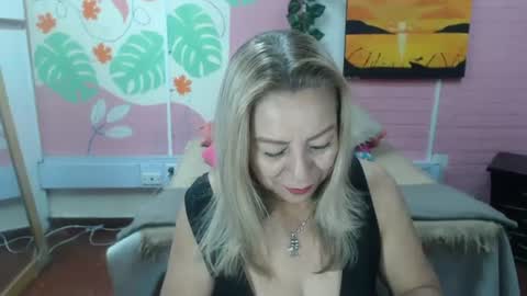 Snapshot of desire_latin chatting on 07-28-26, 02:35 VALERIA online show from 07-28-26, 02:35