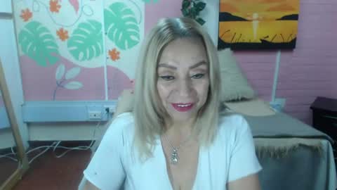 Snapshot of desire_latin chatting on 07-30-26, 04:39 VALERIA online show from 07-30-26, 04:39
