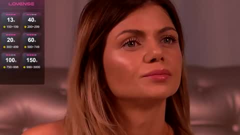 Mia online show from 11-12-25, 06:03