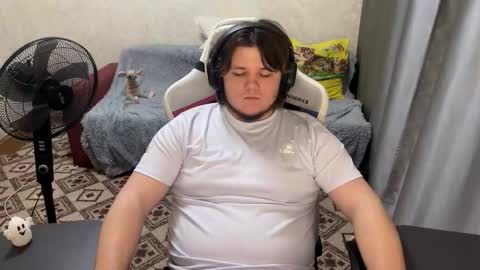 Snapshot of desiredude9 chatting on 10-14-25, 06:42 desiredude9 online show from 10-14-25, 06:42