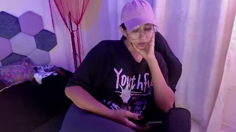 Snapshot of desireduo_tgn chatting on 06-04-26, 06:03 TORI AND MR. BEAR online show from 06-04-26, 06:03
