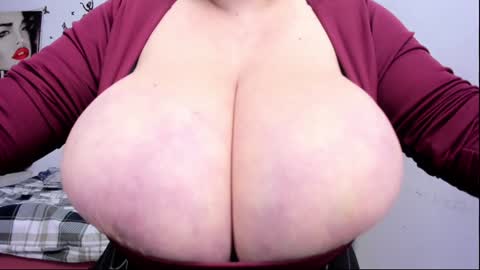 Snapshot of desirehugeboobs4you chatting on 02-01-25, 03:30 Nicky online show from 02-01-25, 03:30