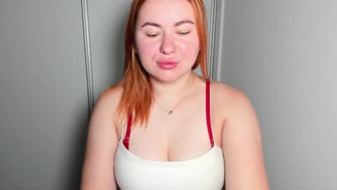 Snapshot of desirelayla chatting on 07-18-26, 06:39 LAYLA online show from 07-18-26, 06:39